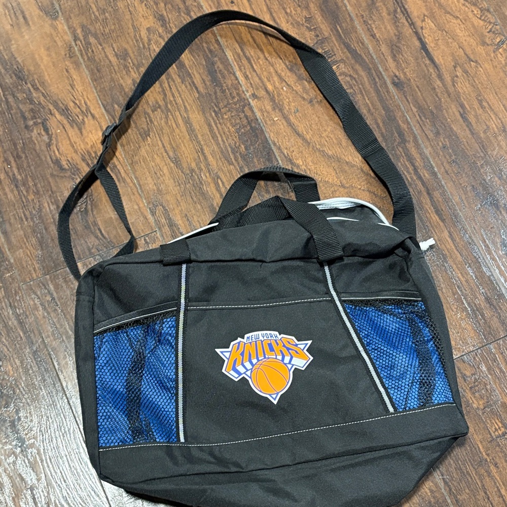 NY Knicks Crossbody Gym Bag